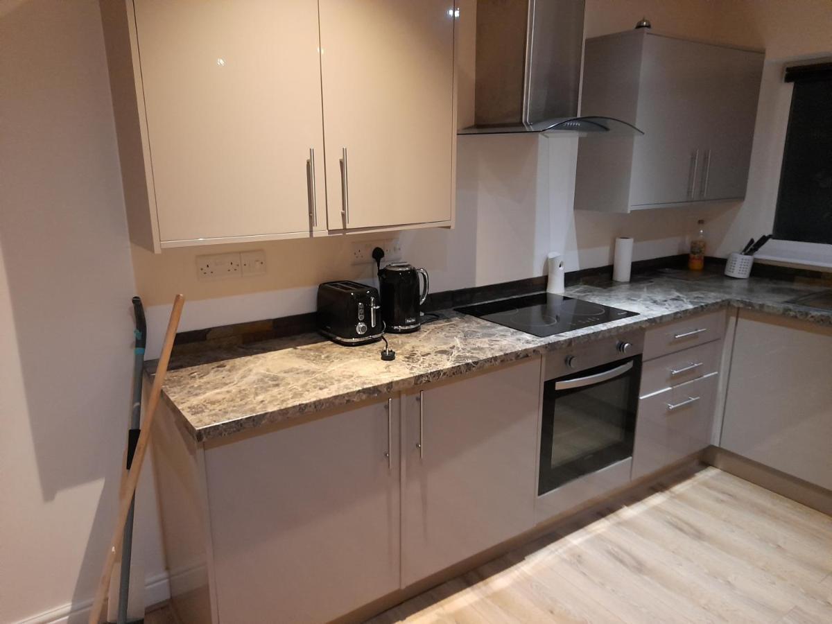 Queens One Urmston Εξωτερικό φωτογραφία